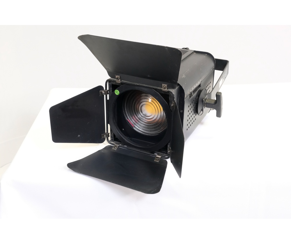 Showtec Performer 150 LED Fresnel