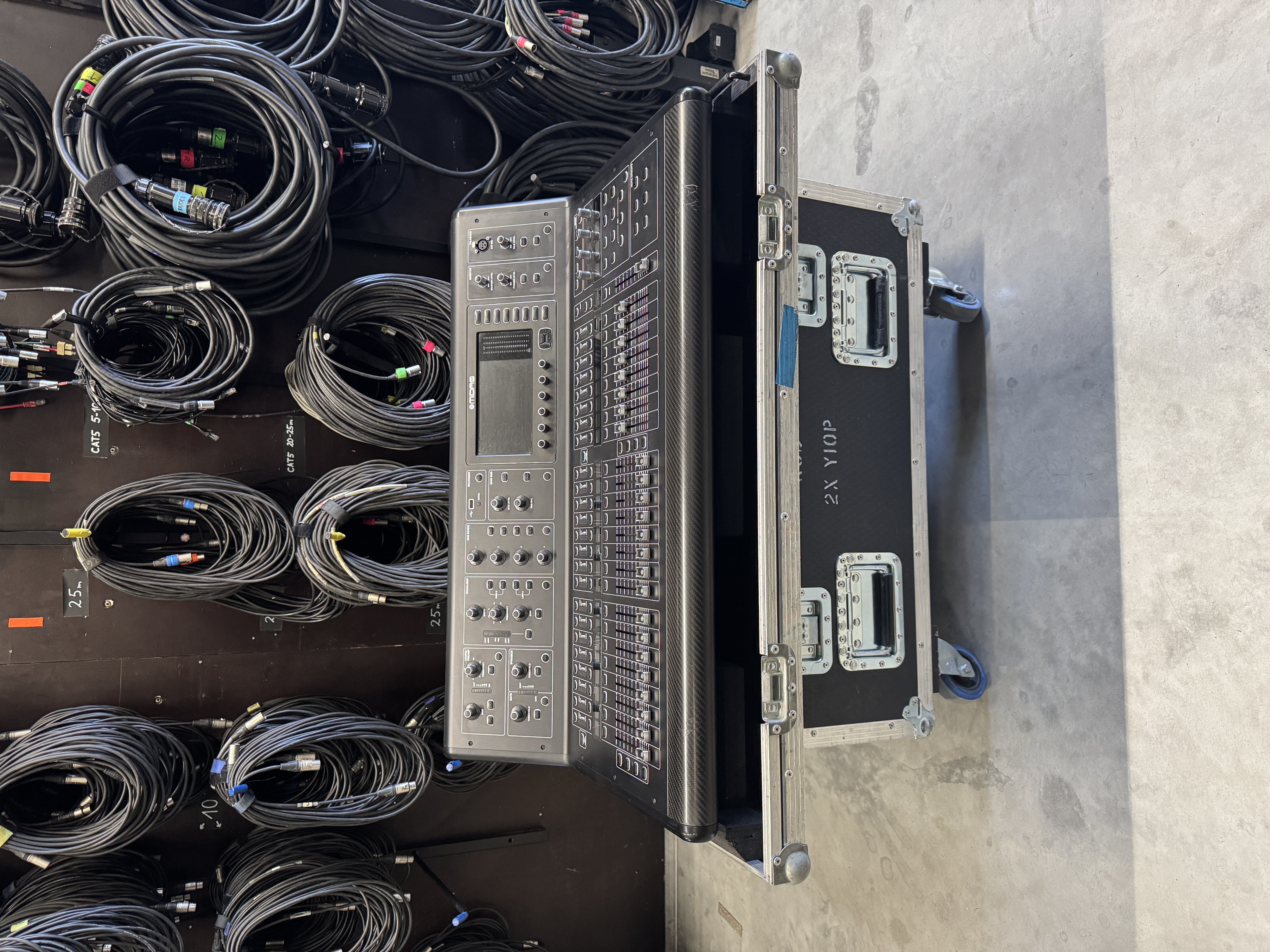 Midas M32 Digital Mixer /w flightcase